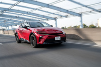 駆動用リチウムイオンバッテリーの容量は「ハリアー」や「レクサスNX」などと同じ18.1kWh。WLTCモードのEV走行換算距離は90km。