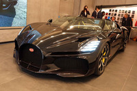 V型エンジンを2つ組み合わせたエンジンとしては、ブガッティのW型16気筒ユニットも広く知られる。しかし、こちらも写真の「W16ミストラル」を最後になくなることが確定している。