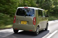 今回の試乗では、高速道路を中心に350kmほどの道のりを走行。燃費は満タン法で18.1km/リッター、車載の燃費計で18.8km/リッターを記録した。