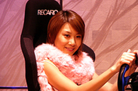 女優の藤崎奈々子さん。インタビューでは、ゲームの感想、私生活におけるクルマとの付き合い方などについて語った。