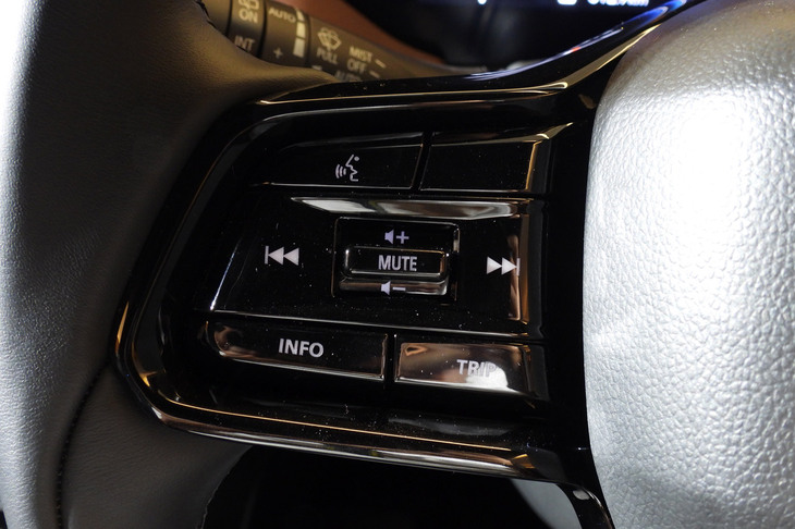 スズキeビターラZ(ステアリングスイッチ)