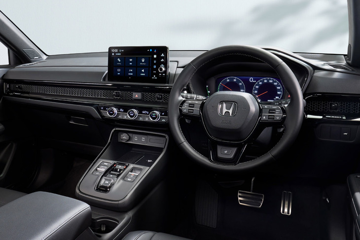 内外装に施された黒の加飾が特徴的な「CR-V e:HEV RSブラックエディション」。