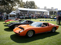 デビュー50周年を祝うイベントにおける「ランボルギーニ・ミウラ」。ミウラは1966年のジュネーブモーターショーでデビュー。その名は、闘牛の牧場名に由来する。