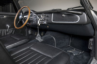 39台中6台しか存在しない貴重な左ハンドル仕様車。ファーストオーナーの好みで仕上げられたフィニッシュがそのまま残されていた。