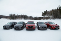 雪上試乗会に用意された5車種のマツダ車。webCGでは新型「CX-5」と「アテンザ」「アクセラ」「デミオ」に試乗した。