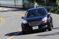 車名にも表れている通り、職人の手によるボディーワークを除くと、エクステリアデザインはオーテックのコンプリートカーである「ボレロ」のそれを踏襲している。