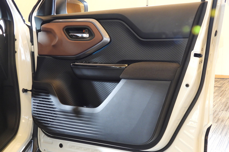 スズキeビターラZ(フロントドアトリム)