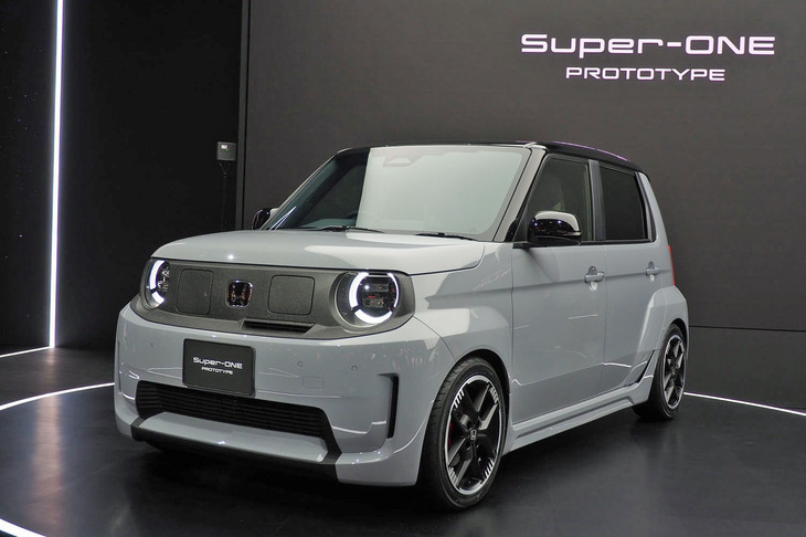 新型電気自動車「スーパーONE プロトタイプ」。市販モデルは2026年に発売を予定している。