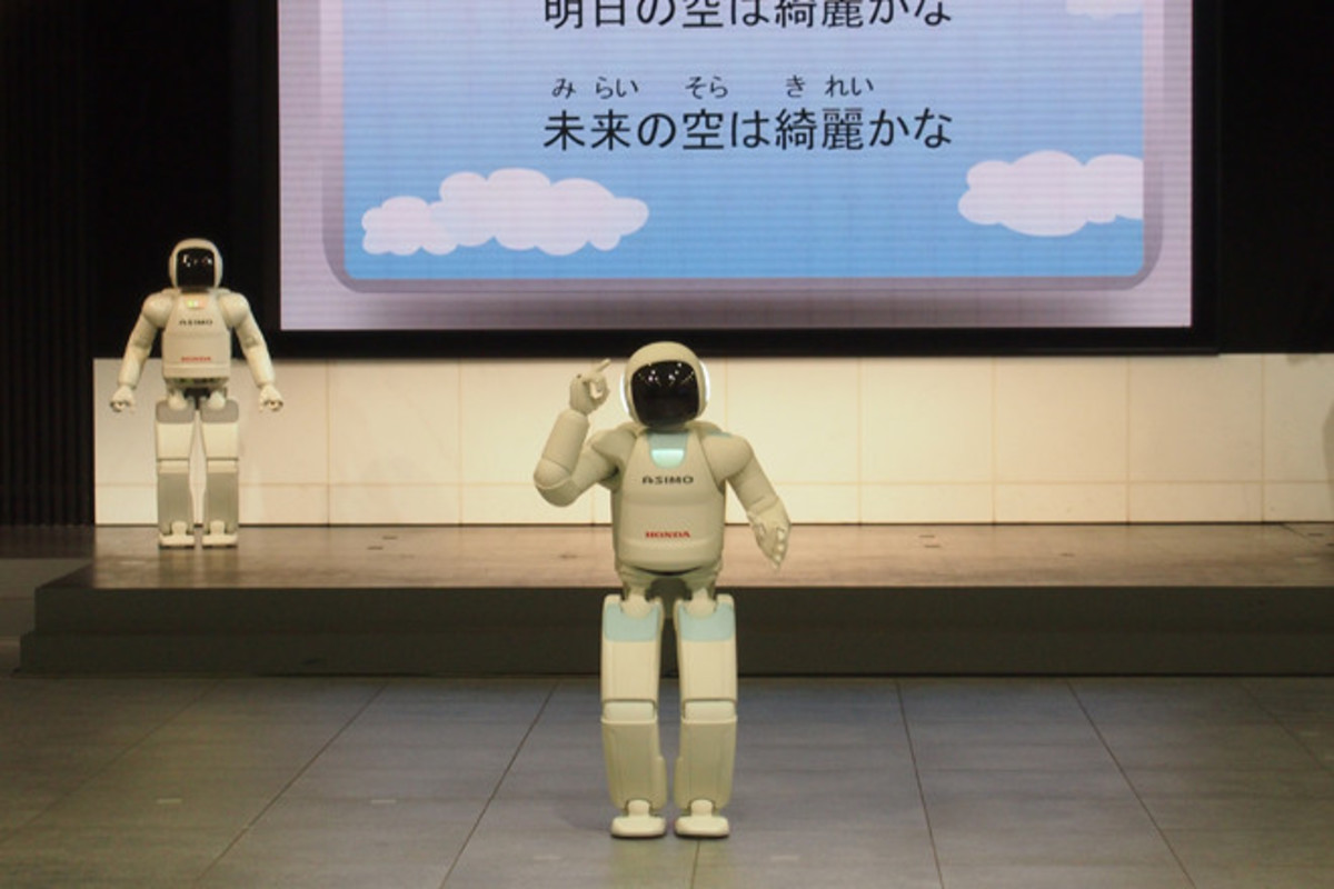 asimo様 ASIMO Ver.1.0 - ロボット情報詳細 | RobotATTA!（ロボットあっ
