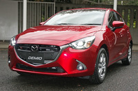 こちらはディーゼルモデルの「デミオXDノーブルクリムゾン」。ボディーカラーは新色の「ソウルレッドクリスタルメタリック」。