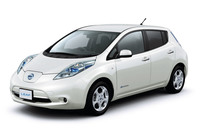 2010年に発売された初代「日産リーフ」。当初は24kWhバッテリー搭載モデルのみがラインナップされていたが、現在の技術で当時と同じスペックのクルマを安くつくってもあまり意味はないだろう。