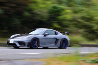 足まわりでは前後のトーを広げたほか(前:6mm、後ろ:8mm)、リアアクスルのキャンバー角も拡大。コーナリング性能を高めている。またシャシーのすべての接続ポイントをボールジョイントとすることで、正確かつダイレクトな操作応答性も実現した。