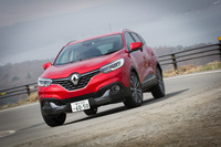 車内へのロードノイズの侵入を防ぐため、ホイールアーチには前後とも内部の全面に吸音ライナーが貼り付けられている。