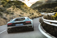 4WSはワインディングロードでかなり効く。まるで“小さなアヴェンタドール”に乗っている気分だ。