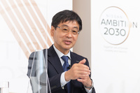 日産の次世代自動運転技術について、その開発のアプローチを説明する飯島徹也氏。