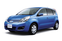 日産の新世代製品群の目玉として、2005年に登場した「ノート」。空間効率に優れたコンパクトモデルで、「マーチ」に代わってメーカーの屋台骨を支える存在となった。