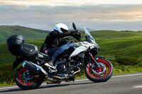 スズキが新型バイク「SV-7GX」を発表 排気量645ccのアドベンチャーモデルの画像