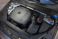 「V90 T6 AWD インスクリプション」のエンジン。2200rpmから40.8kgmの最大トルクを発生する。