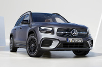 渕野氏が高く評価する「メルセデス・ベンツGLB」。小型車用のエンジン横置きプラットフォームをベースとした、コンパクト(?)SUVである。