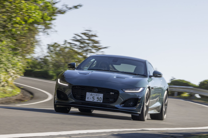 【ジャガーFタイプR75 P575クーペのスペック】
	ボディーサイズ:全長×全幅×全高=4470×1925×1315mm/ホイールベース:2620mm/車重:1670kg/駆動方式:4WD/エンジン:5リッターV8 DOHC 32バルブ スーパーチャージャー/トランスミッション:8段AT/最高出力:575PS(423kW)/6500rpm/最大トルク:700N・m(71.4kgf・m)/3500rpm/タイヤ:(前)265/35ZR20 99Y/(後)305/30ZR20 99Y(ピレリPゼロ)/燃費:8.4km/リッター/価格:1790万円
	
	【取材時の燃費データ】テスト距離:261.6km(市街地2:高速道路6:山岳路2)/使用燃料:36.5リッター(ハイオクガソリン)/参考燃費:7.2km/リッター(満タン法)/7.7km/リッター(車載燃費計計測値)
