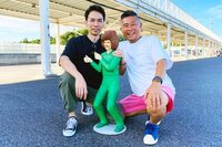 浦野周平/イラストレーター(写真向かって左) 
	シトロエンのハイドロ沼から抜け出すべく「レンジローバー」に宗旨替えするも、同じ沼だと知り早10年。家族と猫と乗っていないハーレーをこよなく愛して、今日もなにかを描いています。https://shu-thang.com (写真:webCG)