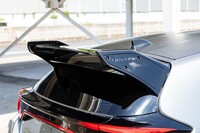 可変式のリアウイングは、高速域での操縦安定性向上や、ブレーキング時のスネーキング現象の抑制に寄与。