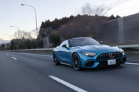 プラグインハイブリッドパワートレインはシステム全体で最高出力816PSと最大トルク1420N・mを発生する。