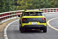 限定車ではルーフレールや、後席サイド/リアのスーパーティンテッドガラスが標準で装備された。