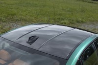 CFRP製のルーフは全グレードに標準装備となっている。