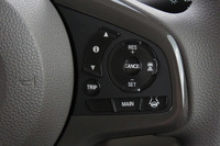 自動緊急ブレーキはもちろん、標識認識機能やオートハイビーム、歩行者事故低減ステアリングなどさまざまな機能が搭載された「N-BOX」。軽自動車としては非常に珍しく、前走車追従機能付きクルーズコントロールも装備される。