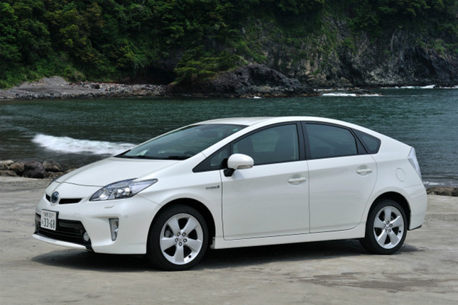 【スペック】全長×全幅×全高=4480×1745×1490mm/ホイールベース=2700mm/車重=1400kg/駆動方式=FF/1.8リッター直4DOHC16バルブ(99ps/5200rpm、14.5kgm/4000rpm)+交流同期電動機(82ps、21.1kgm)/価格=334万円(テスト車=343万3555円)