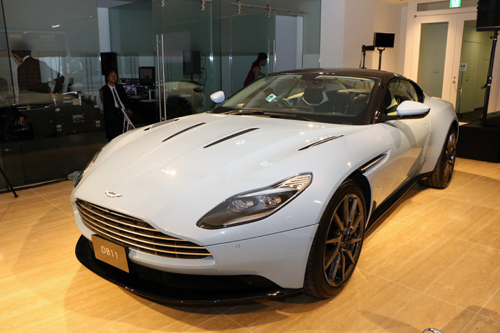 ショールームに展示されていた最新モデルの「アストンマーティンDB11」。