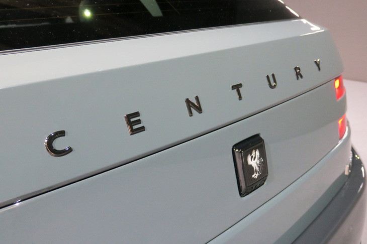 トヨタ・センチュリーGRMN(「CENTURY」ロゴバッジ)