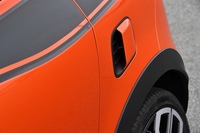 「トゥインゴGT」のデザイン上のトレードマークとなっている、ボディーサイドのエアインテーク。