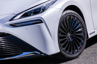 今回の試乗車には、オプションとなるブラックスパッタリング塗装・ブラックナット付き20インチホイールと、245/45ZR20サイズの「ファルケン・アゼニスFK510」タイヤが装着されていた。