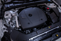 「S60 T4」に搭載される2リッター直4ターボエンジンは、最高出力190PS/5000rpm、最大トルク300N・m/1400-4000rpmという実力。トランスミッションは8段ATで、シフトセレクターでの手動変速が可能だ。S60は全世界でディーゼルエンジンの設定はない。