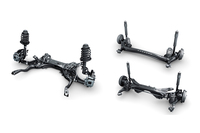 サスペンションは、フロントがマクファーソンストラット式(左)、リアがトーションビーム式(右上)だが、4WDの場合のみリアがダブルウイッシュボーン式(右下)となる。