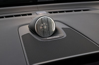 15スピーカーで構成される総出力1410Wの「Bowers & Wilkinsハイフィデリティオーディオシステム」は、39万円の有償オプション。