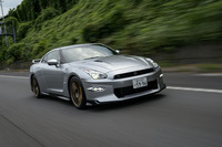 高精度重量バランス部品を採用しているが、最高出力570PS、最大トルク637N・mというVR38DETTエンジンのスペックは変わらない。