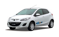 ロータリーレンジエクステンダーを持たない「デミオEV」はリース販売されていた。駆動用バッテリーの総電力量は20kWhで、一充電当たりの航続可能距離は200km(JC08モード)だった。