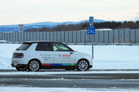 コースを周回しながら、なんどもブレーキ・バイ・ワイヤの操作性を確かめる。テストカーにはモードセレクターも備わっており、操作レスポンスの変化も体感できた。