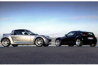 こちらは、「ロードスター」(左)と「ロードスタークーペ」のブラバス