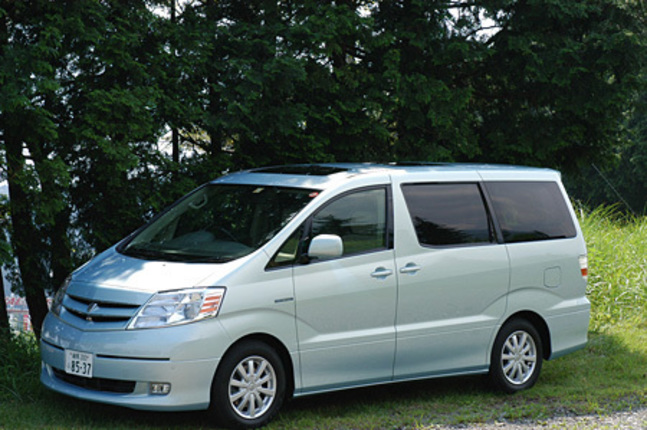 【スペック】全長×全幅×全高=4840×1805×1935mm/ホイールベース=2900mm/車重2050kg/駆動方式=4WD/2.4リッター直4DOHC16バルブ(131ps/5600rpm、19.4kgm/4000rpm)+フロント交流モーター(13kW/1130-3000rpm、11.2kgm/0-1130rpm)+リア交流モーター(18kW/1910-2500rpm、11.0kgm/0-400rpm)/車両本体価格=441.0万円(テスト車=505.0万円/ツインムーンルーフ=10.5万円/パワーパックドア=5.5万円/レーダークルーズコントロール=8.0万円/SRSサイド&カーテンシールドエアバッグ=8.5万円/電動カーテン=7.5万円/シアターサウンドシステム=24.0万円)