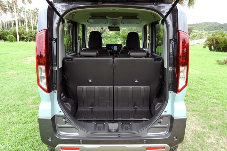 スズキ・スペーシア ギア ハイブリッドXZターボ(ラゲッジスペース)