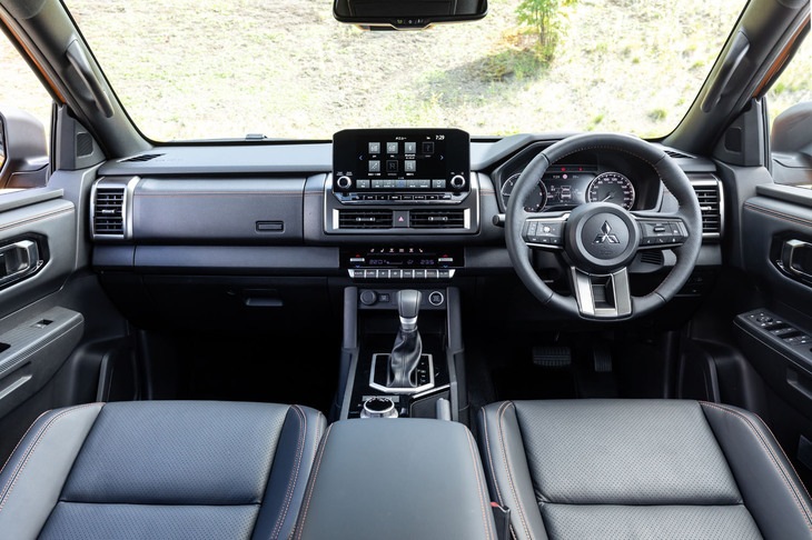 三菱トライトンGSR(インストゥルメントパネル)