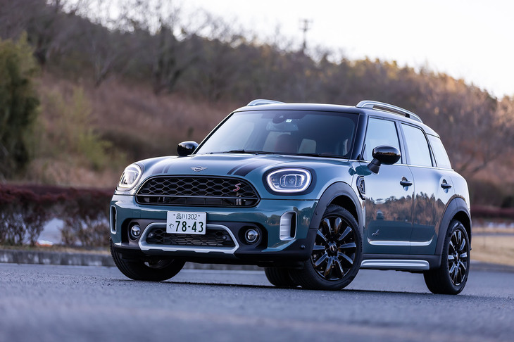 2020年9月30日に導入が発表された「MINIクロスオーバー」の改良モデル。クロスオーバーは、MINIブランドのグローバル市場において新規登録台数の約30%を占める基幹モデルだという。