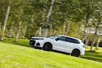 ホンダの計測値ながら燃料消費率は129.0km/kgとされている。満タン・満充電からの航続可能距離は約621km。