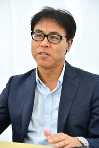 学生時代は「トヨタ・クラウン」に憧れていたという秋山さん。それから三十余年がたち、同車の開発責任者を務めることになった。