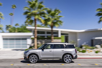 48Vマイルドハイブリッドシステムを採用した「MINIカントリーマン」が上陸の画像