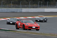 本コースでは、200km/hを上限とした、先導車に追従してのハイスピードパレード走行が行われた。